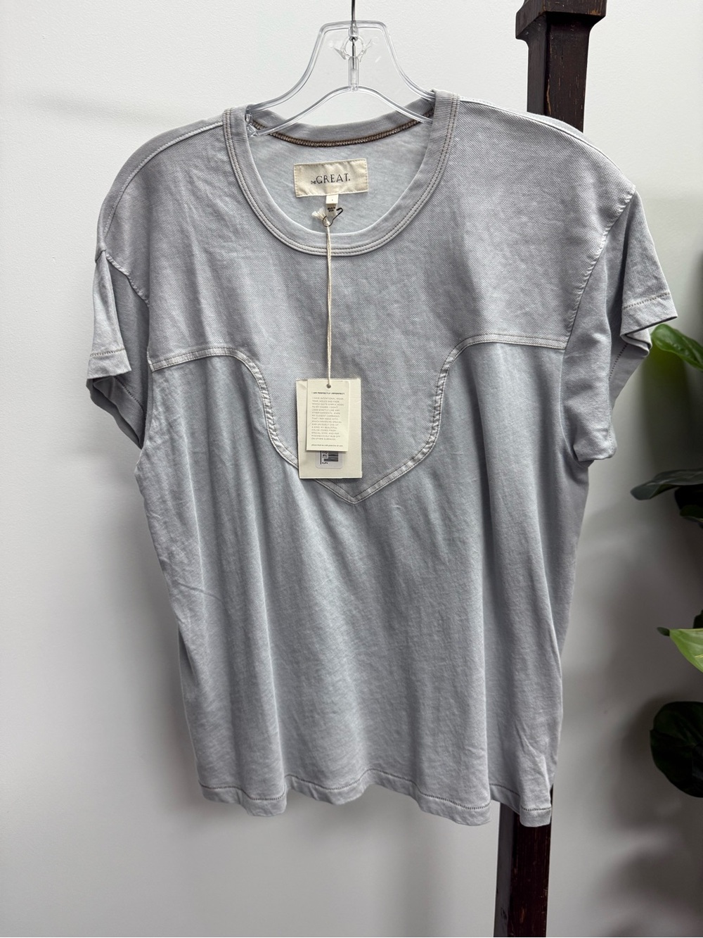 THE GREAT. Men's Short Sleeve Crewneck Shirt in Light Gray